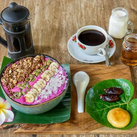 Woodstock Gili - Garden And Bungalows Hotel Джили Трауанган Екстериор снимка