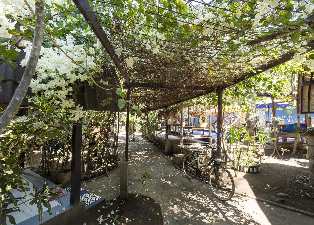 Woodstock Gili - Garden And Bungalows Hotel Джили Трауанган Екстериор снимка